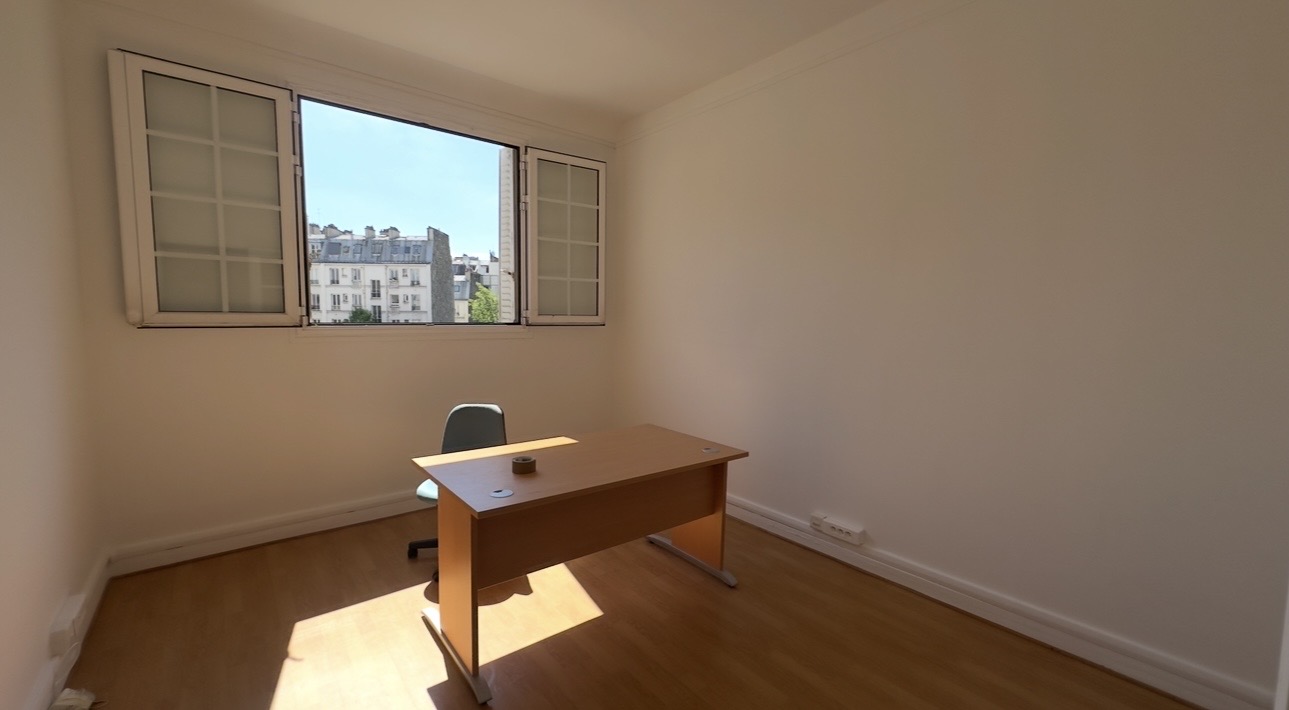 A louer bureaux avec balcon proche Porte Maillot