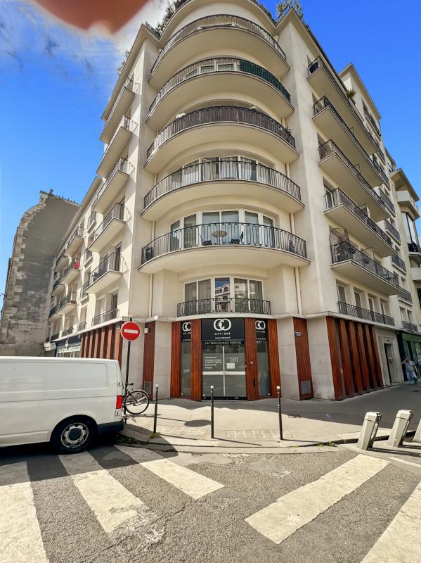 Local commercial d'angle proche place PEREIRE