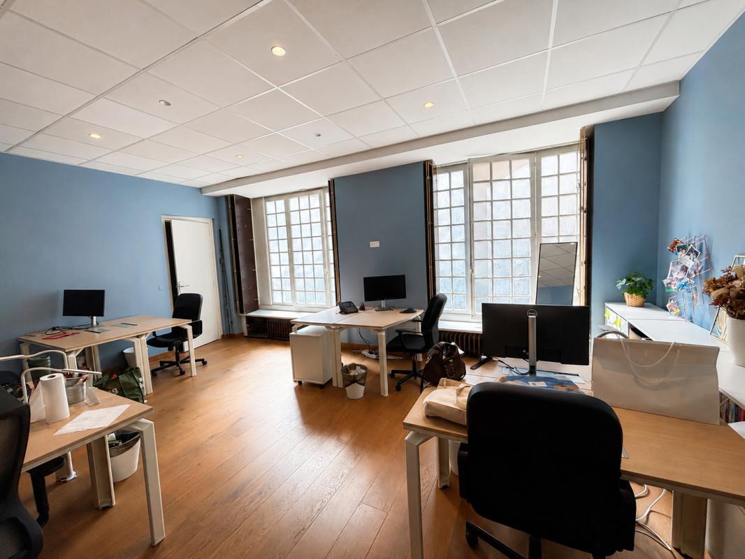 bureaux en RDC donnant sur rue