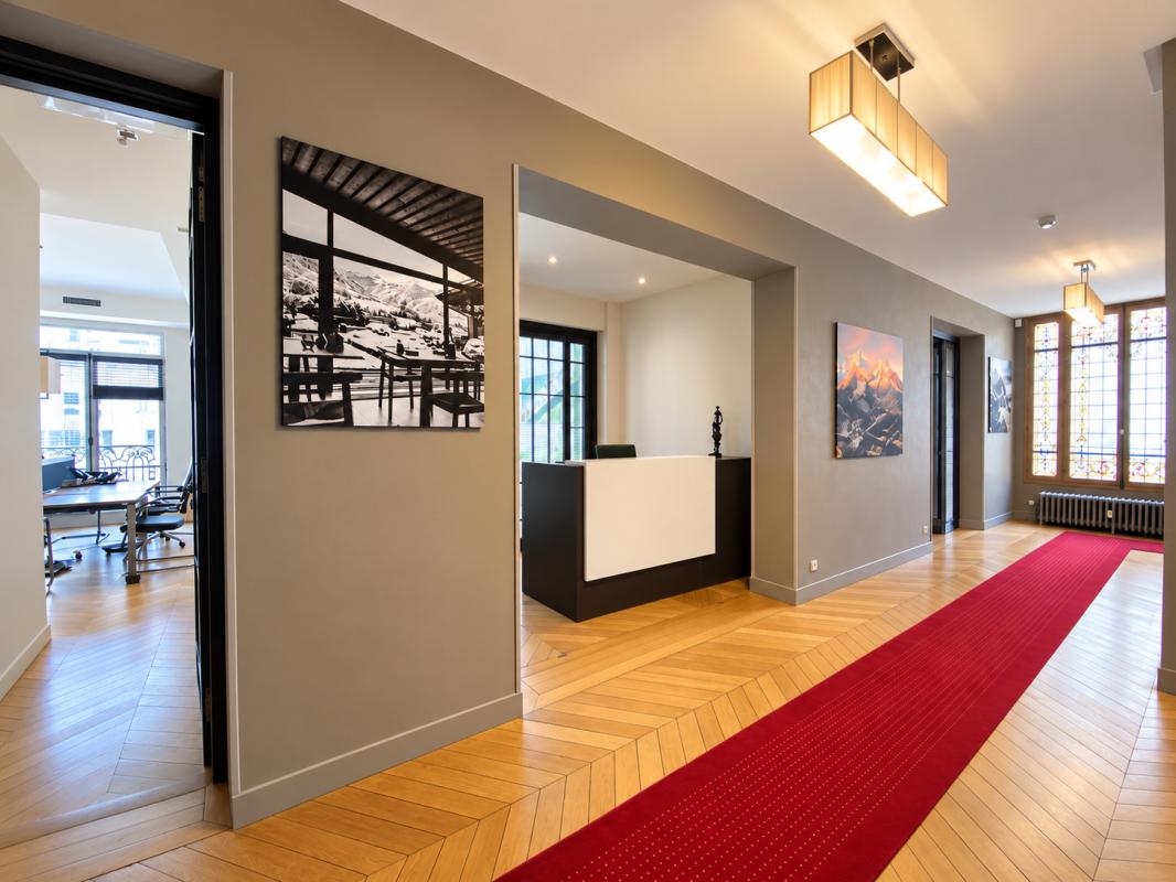 Rue Boétie, bureaux climatisés à louer
