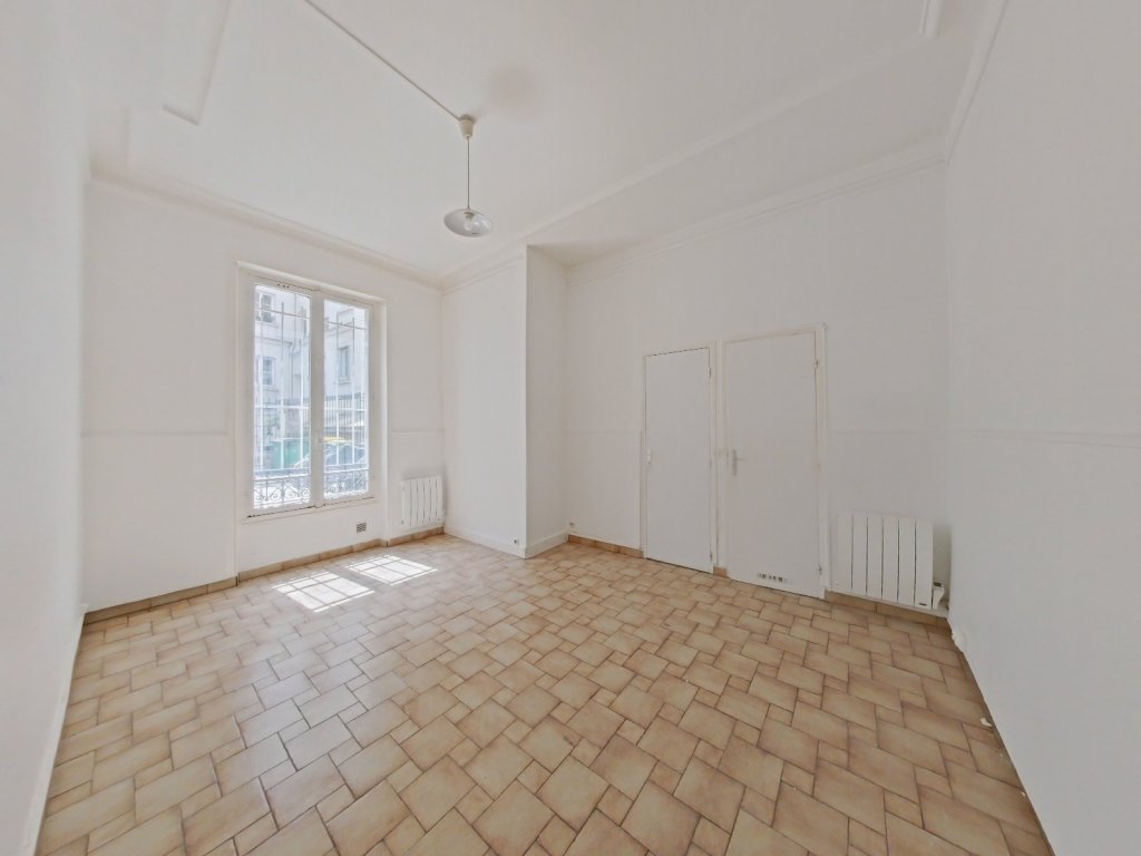 STUDIO - VOLTAIRE