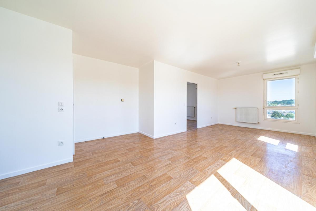 LIMEIL-BREVANNES - APPARTEMENT QUATRE PIECES - 80M2 - 3 CHAMBRES - BOX - DERNIER ETAGE - Photo 2