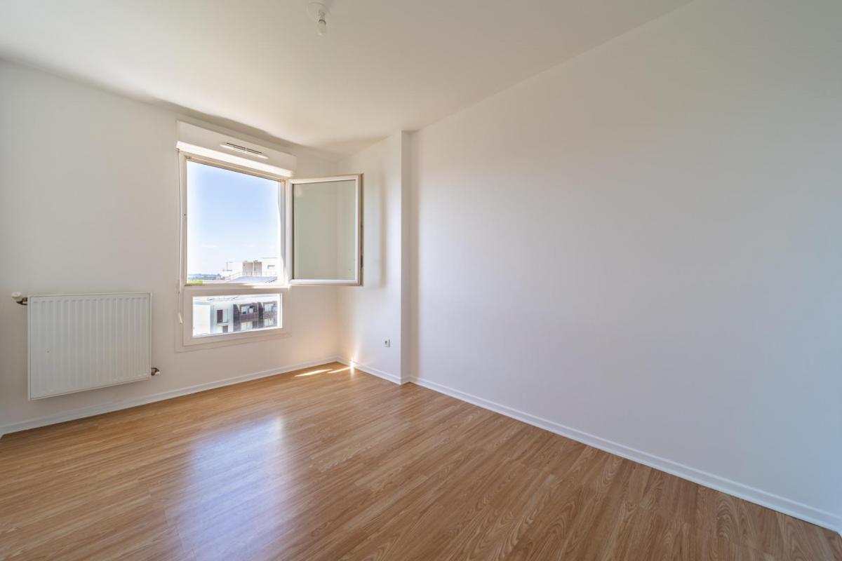 LIMEIL-BREVANNES - APPARTEMENT QUATRE PIECES - 80M2 - 3 CHAMBRES - BOX - DERNIER ETAGE - Photo 5