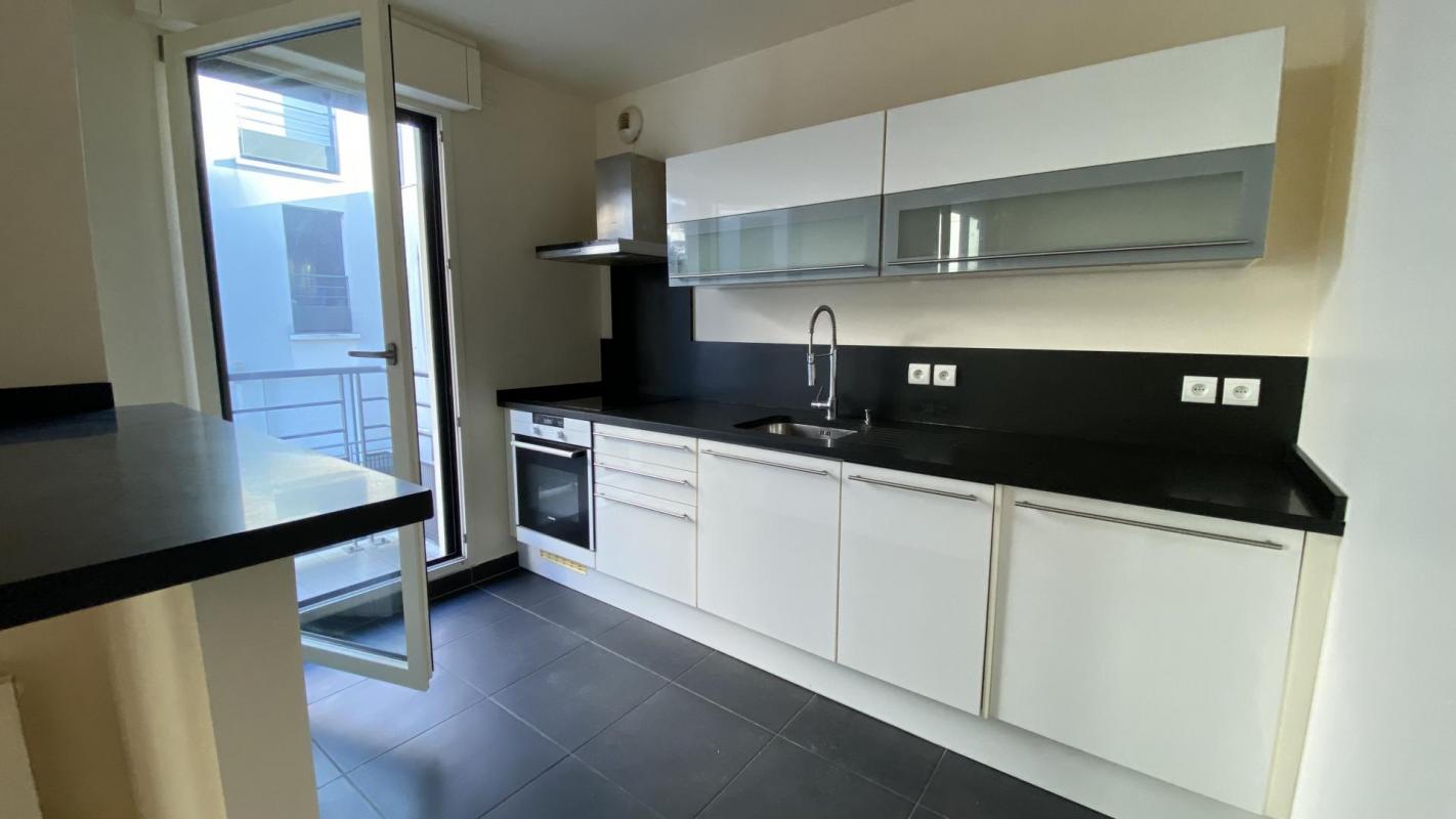 APPARTEMENT 2 pièces / 49 m2 / PARIS 20ème, Ménilmontant / Pelleport -Jourdain / avec BALCON sur JARDIN dans immeuble récent et bien entretenu, avec CAVE et place de PARKING au sous-sol - Photo 2