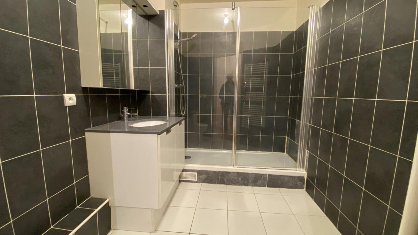 APPARTEMENT 2 pièces / 49 m2 / PARIS 20ème, Ménilmontant / Pelleport -Jourdain / avec BALCON sur JARDIN dans immeuble récent et bien entretenu, avec CAVE et place de PARKING au sous-sol - Photo 3