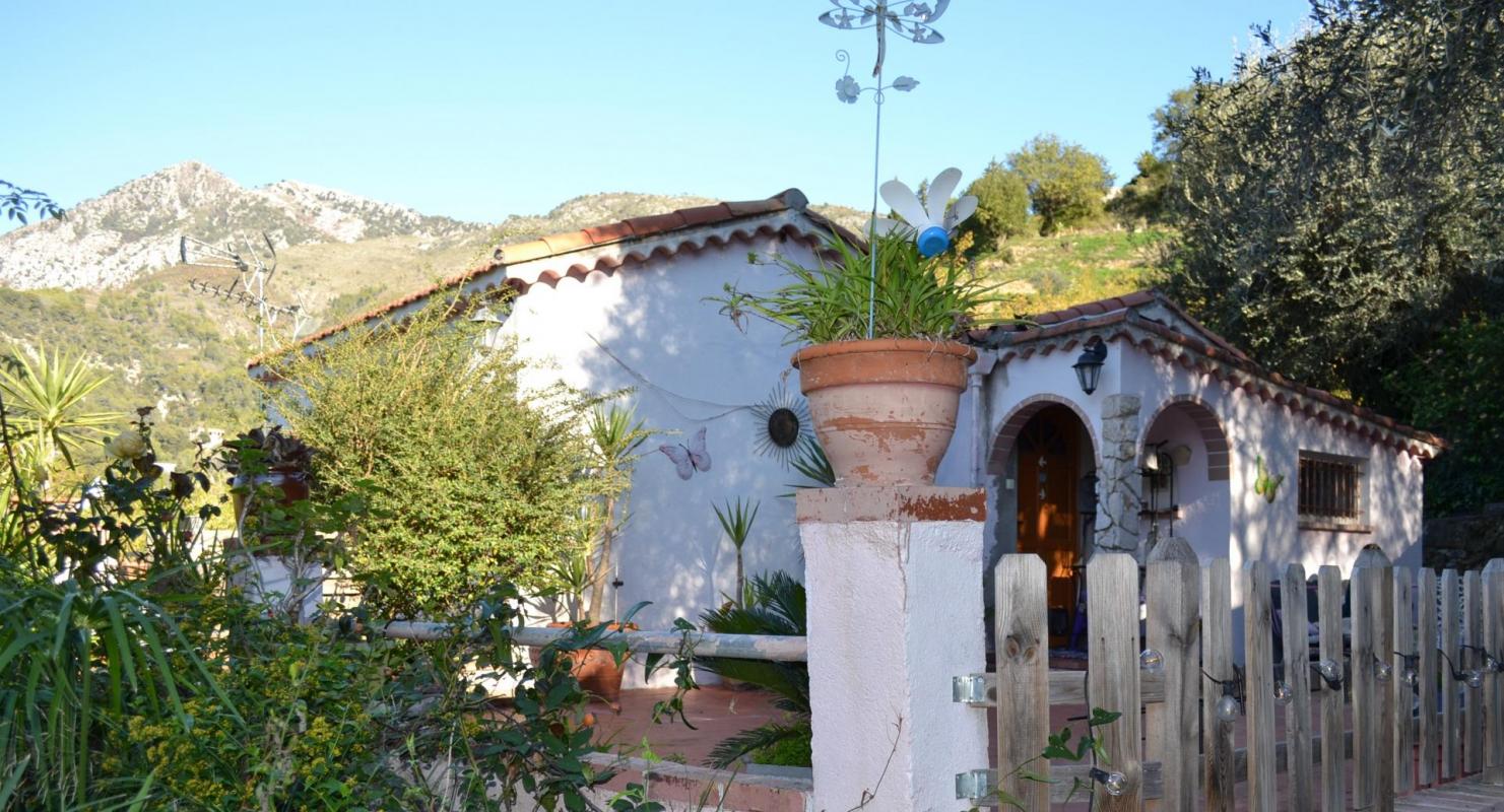 Maison et Annexe à vendre MENTON (Alpes-Maritimes) Route de Castellar 115m2 Terrain 2.500m2 - Photo 2