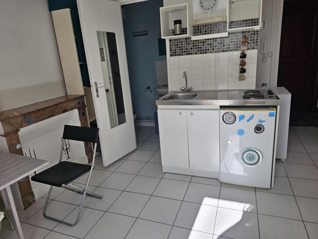 STUDIO DE 16 m2 idéalement situé Cours des 50 otages à NANTES - Photo 3