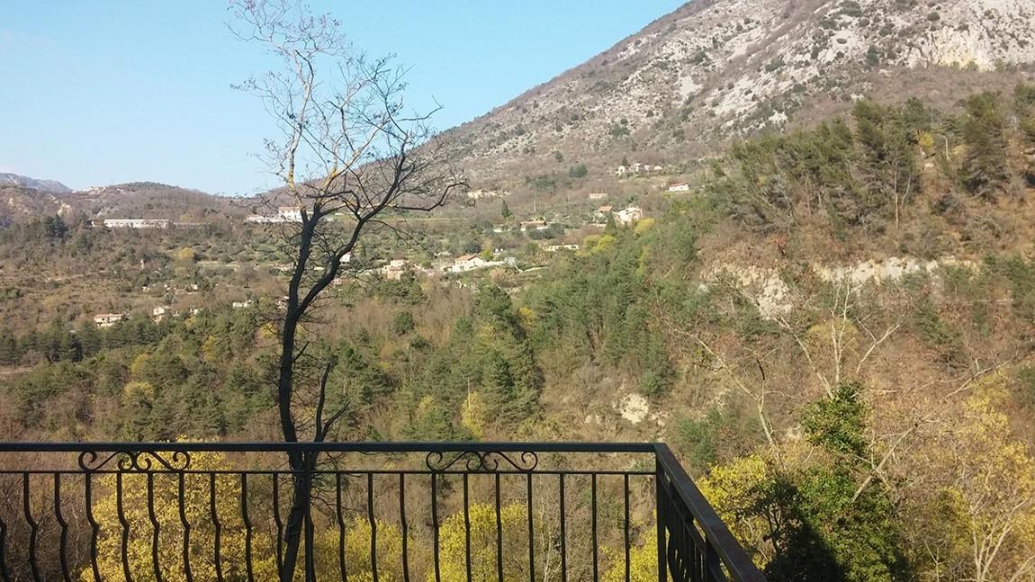 Vente terrain 25 ha, villa, source d'eau exploitable - Photo 2