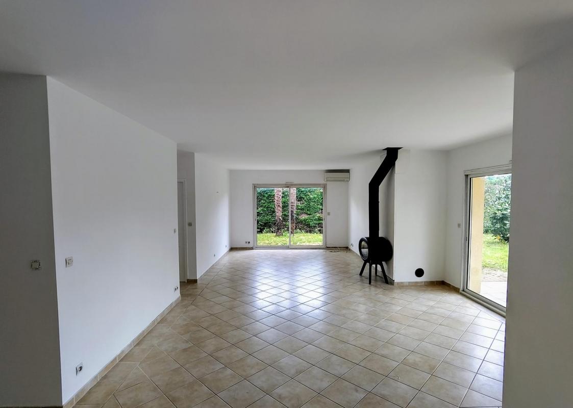 Maison individuelle à GUJAN-MESTRAS – 7 pièces avec dépendance, garage, jardin, piscine et terrasse - Photo 4