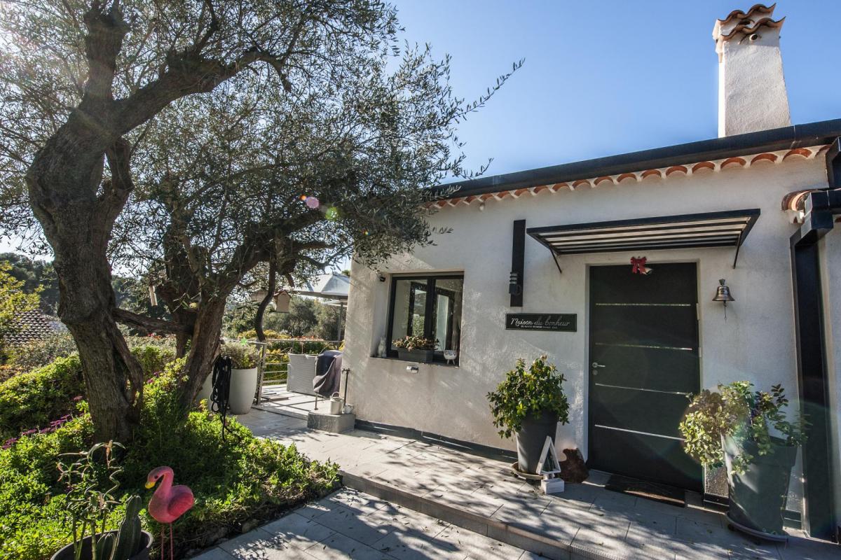A VENDRE  SUPERBE MAISON PISCINE JARDIN MOUGINS 06 - Photo 2