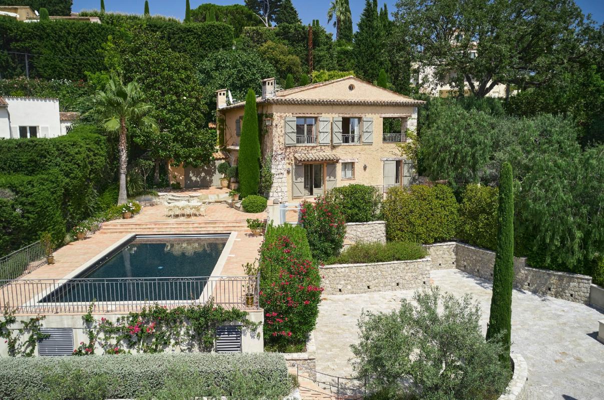 A Mougins (AM), une propriété composée de deux villas possédant chacune sa piscine - Photo 2