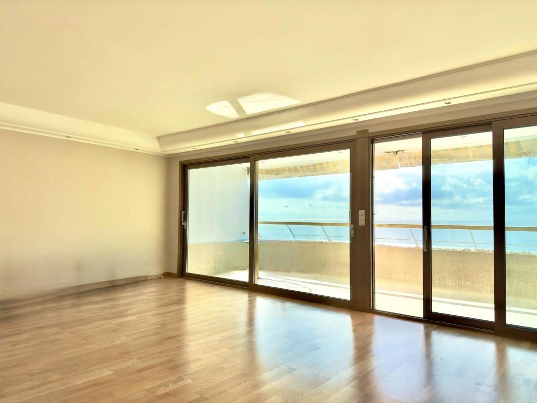 A VENDRE GRAND 4 PIECES 110 m² CAVE GARAGE VUE MER PANORAMIQUE MARINA BAIE DES ANGES 06270 - Photo 2