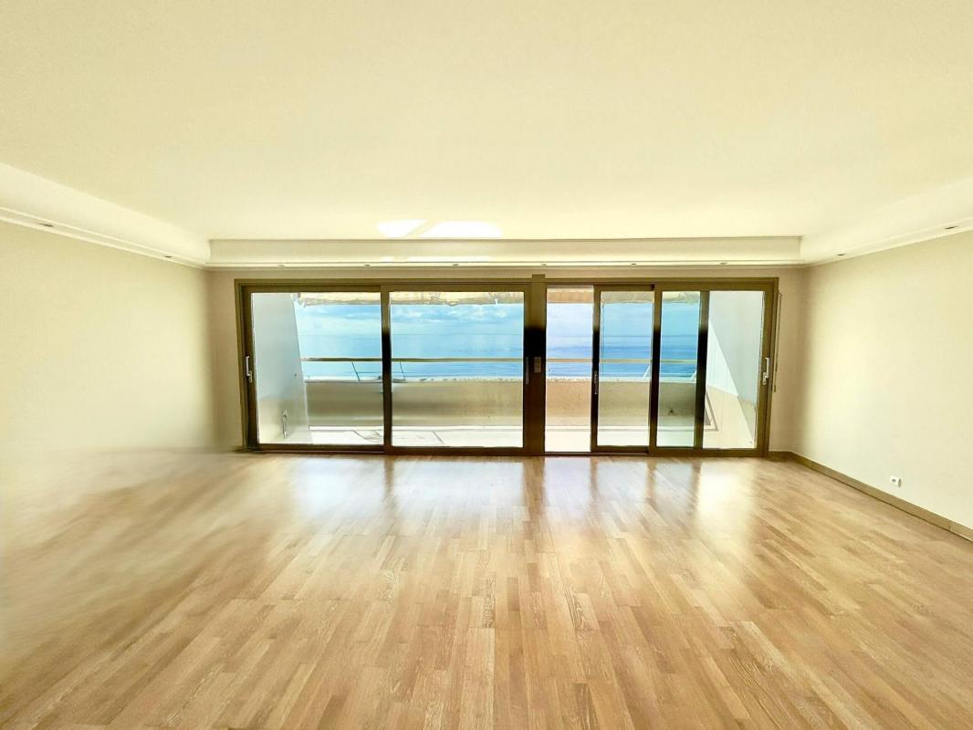 A VENDRE GRAND 4 PIECES 110 m² CAVE GARAGE VUE MER PANORAMIQUE MARINA BAIE DES ANGES 06270 - Photo 3