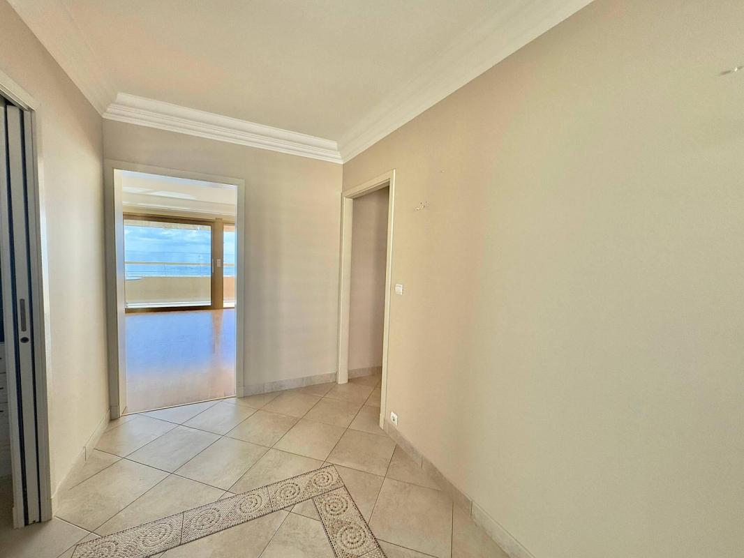 A VENDRE GRAND 4 PIECES 110 m² CAVE GARAGE VUE MER PANORAMIQUE MARINA BAIE DES ANGES 06270 - Photo 5