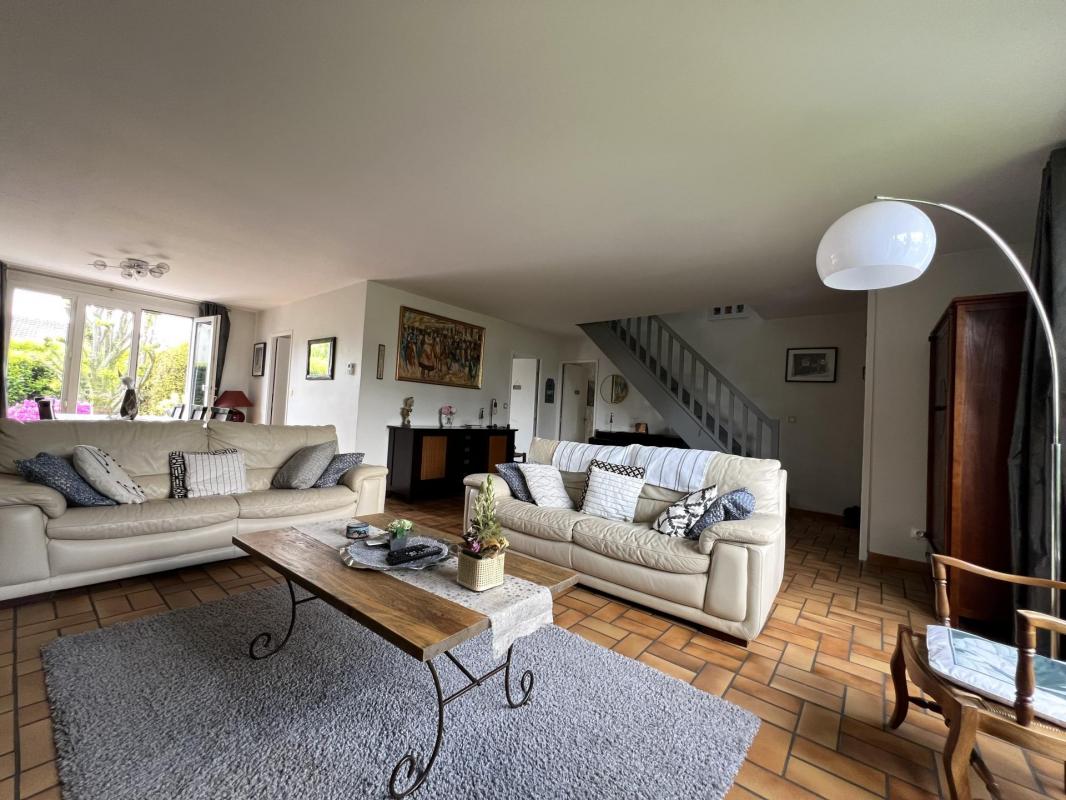 FRANQUEVILLE-SAINT-PIERRE (76520) Maison familiale, 5 chambres, 162 m², terrain de 1281 m² - Photo 2