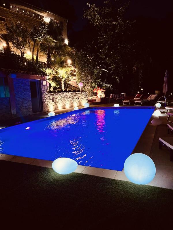 EXCLUSIVITE - Splendide villa vue mer, dans un écrin de verdure, tout proche de Menton - Photo 2