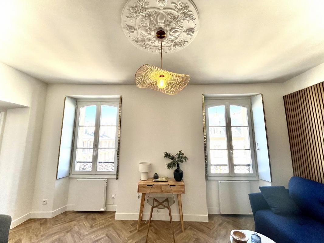 Versailles – Quartier Saint-Louis – Appartement 2 pièces renové - Photo 2
