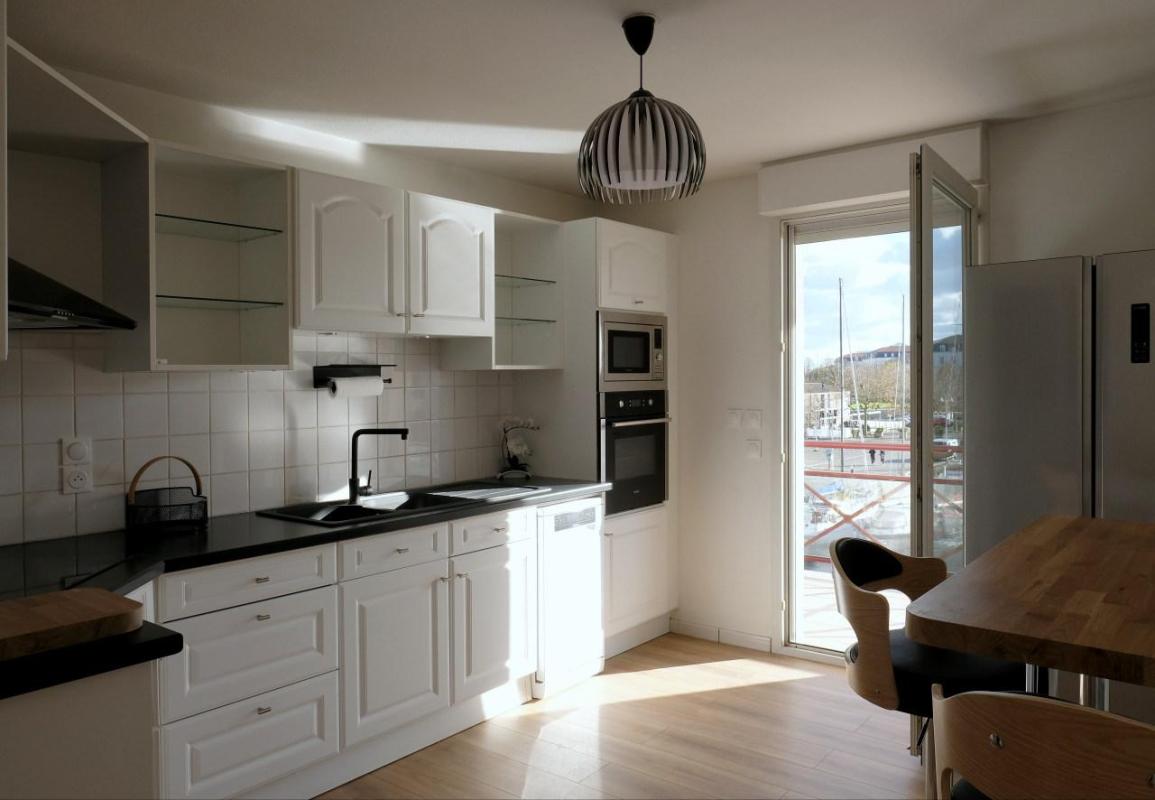 Charente-Maritime, Appartement d'exception avec terrasse, vue panoramique sur le port de plaisance à Rochefort - Photo 3