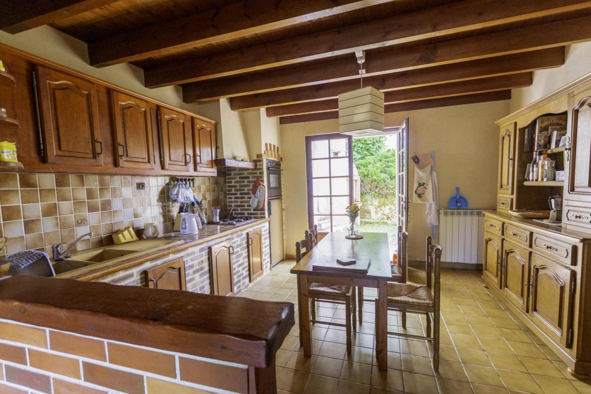 BURIE (17) : Maison d’habitation de 165 m² avec grand jardin au cœur du bourg - Photo 4