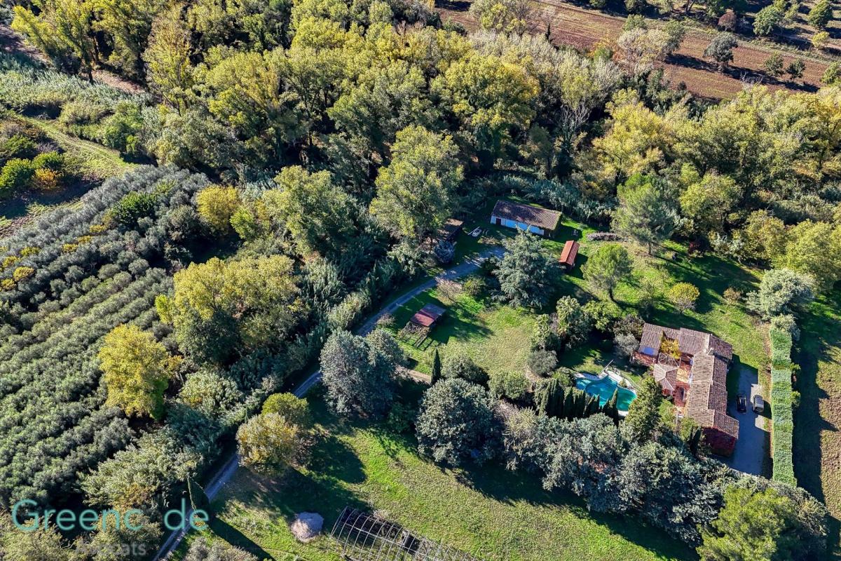 Fréjus (Var) — Villa implantée sur terrain agricole de 10 hectares - Photo 2