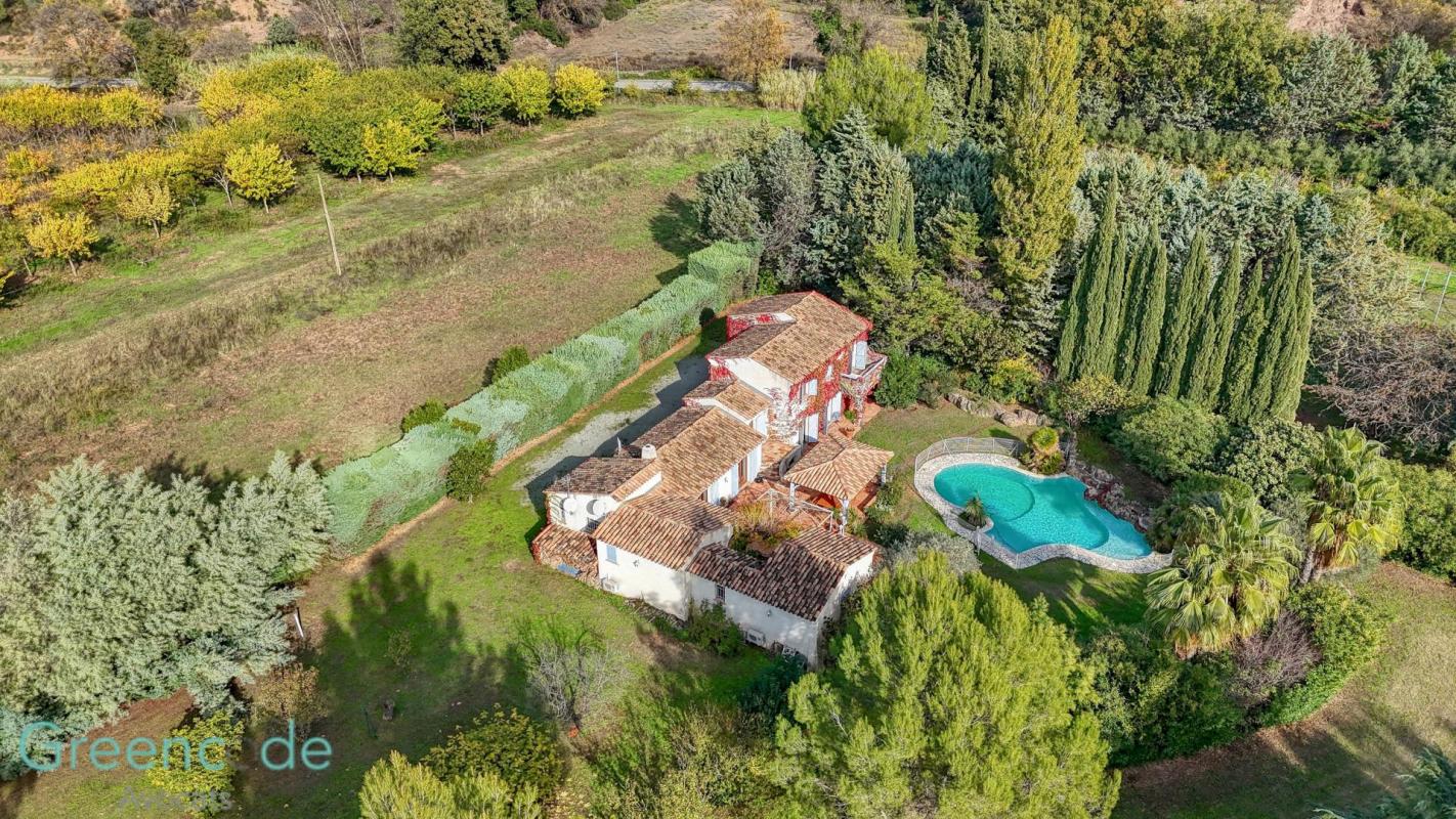 Fréjus (Var) — Villa implantée sur terrain agricole de 10 hectares - Photo 3