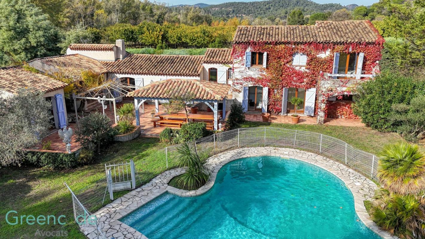 Fréjus (Var) — Villa implantée sur terrain agricole de 10 hectares - Photo 4