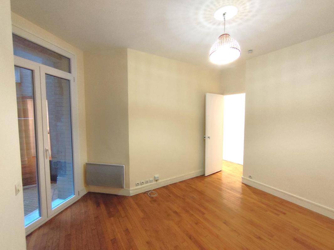 PARIS 7ème A VENDRE APPARTEMENT 2 PIECES 35 M² REZ DE CHAUSSEE QUARTIER CHAMP DE MARS - Photo 2