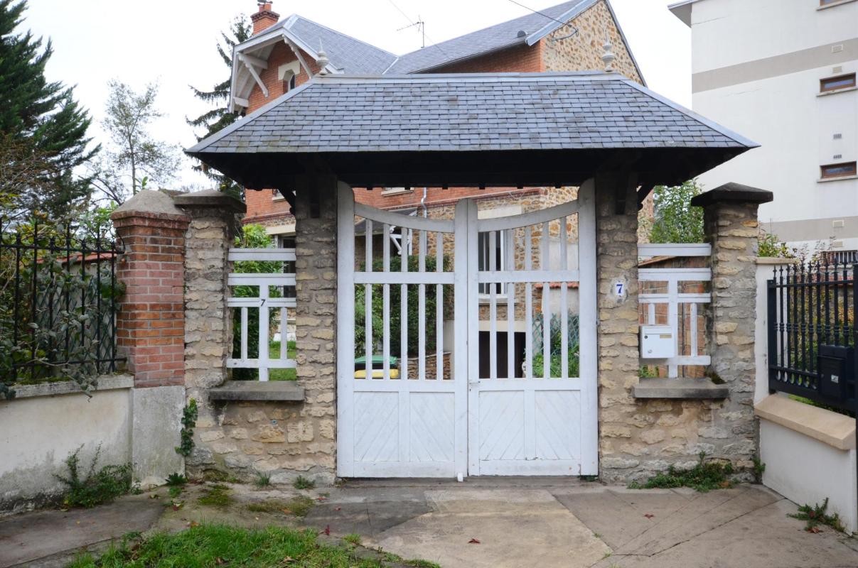 MAISON DE CARACTERE - LA VARENNE SAINT HILAIRE - Photo 4