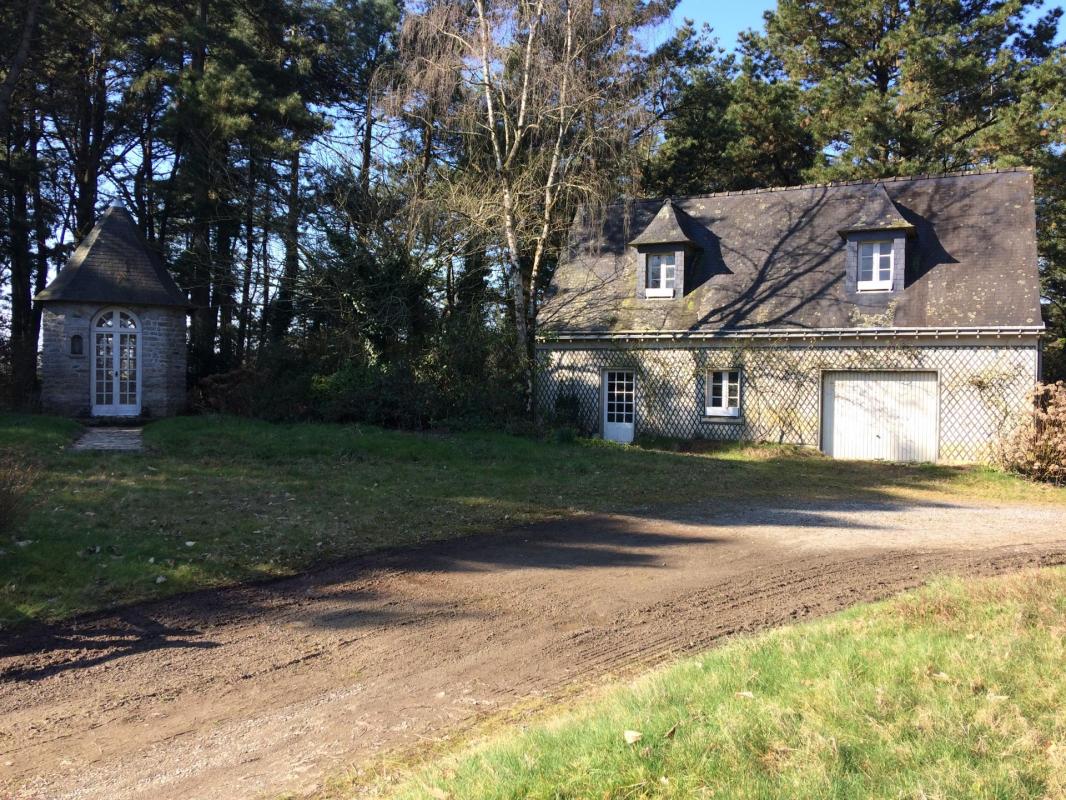 Superbe propriété arborée d'une superficie de 4 Hectares et 8 Ares clôturée, situé à 20 minutes de Vannes et 20 minutes des plages - Photo 2