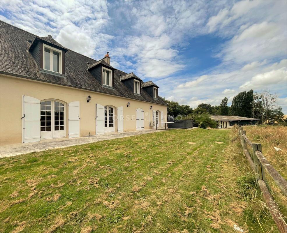 Maison à vendre, 7 pièces, 345 m², Neuvy Le Roi