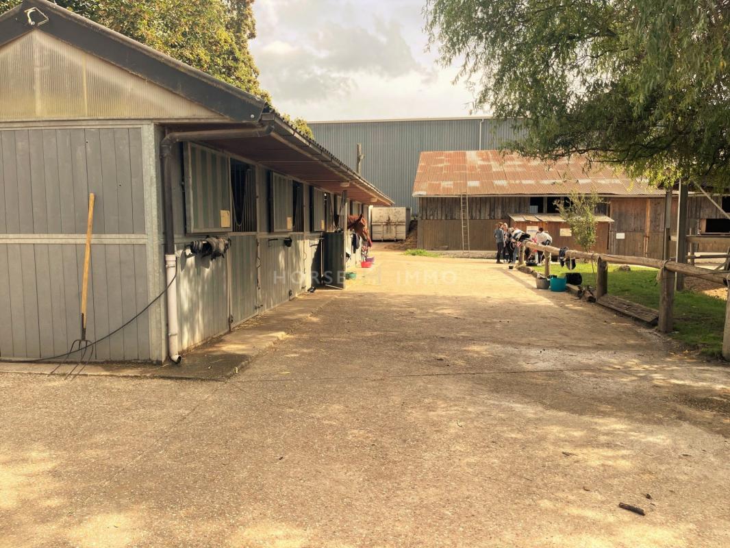 Centre Equestre à Houdan sur 12 hectares - Photo 2