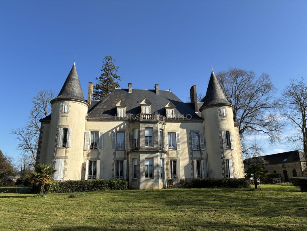 Domaine d'exception avec château XIX, gîtes et 13 hectares - Photo 2