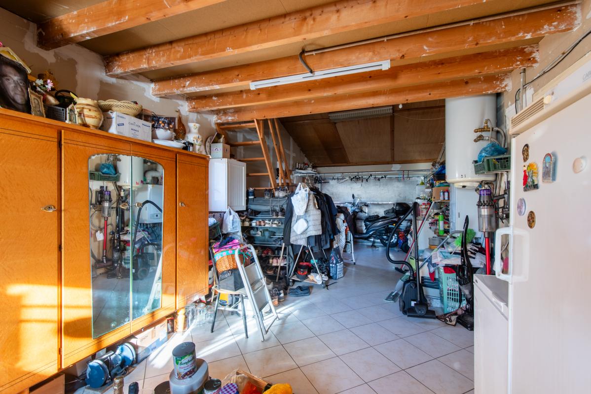 Viager occupé exceptionnel — La Bouilladisse : Villa 111 m² avec piscine chauffée sur 948 m² divisibles & constructibles — Bouquet 75 000 €