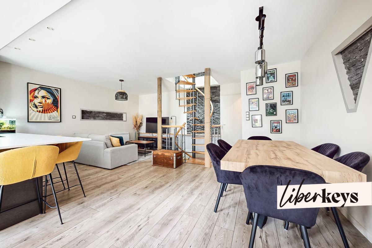 Maison de village rénovée 85 m² – 2 chambres – Garage, cave, salle de jeux – Centre Taluyers au calme