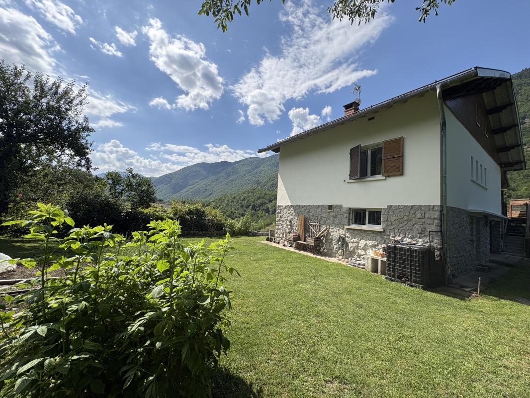 Vue panoramique sur les Pyrénées – Maison familiale avec jardin et sous-sol complet