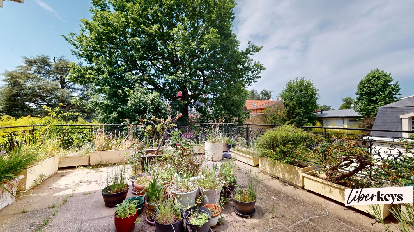 Propriété familiale de 236 m² avec jardin arboré de 878 m² – Vaucresson