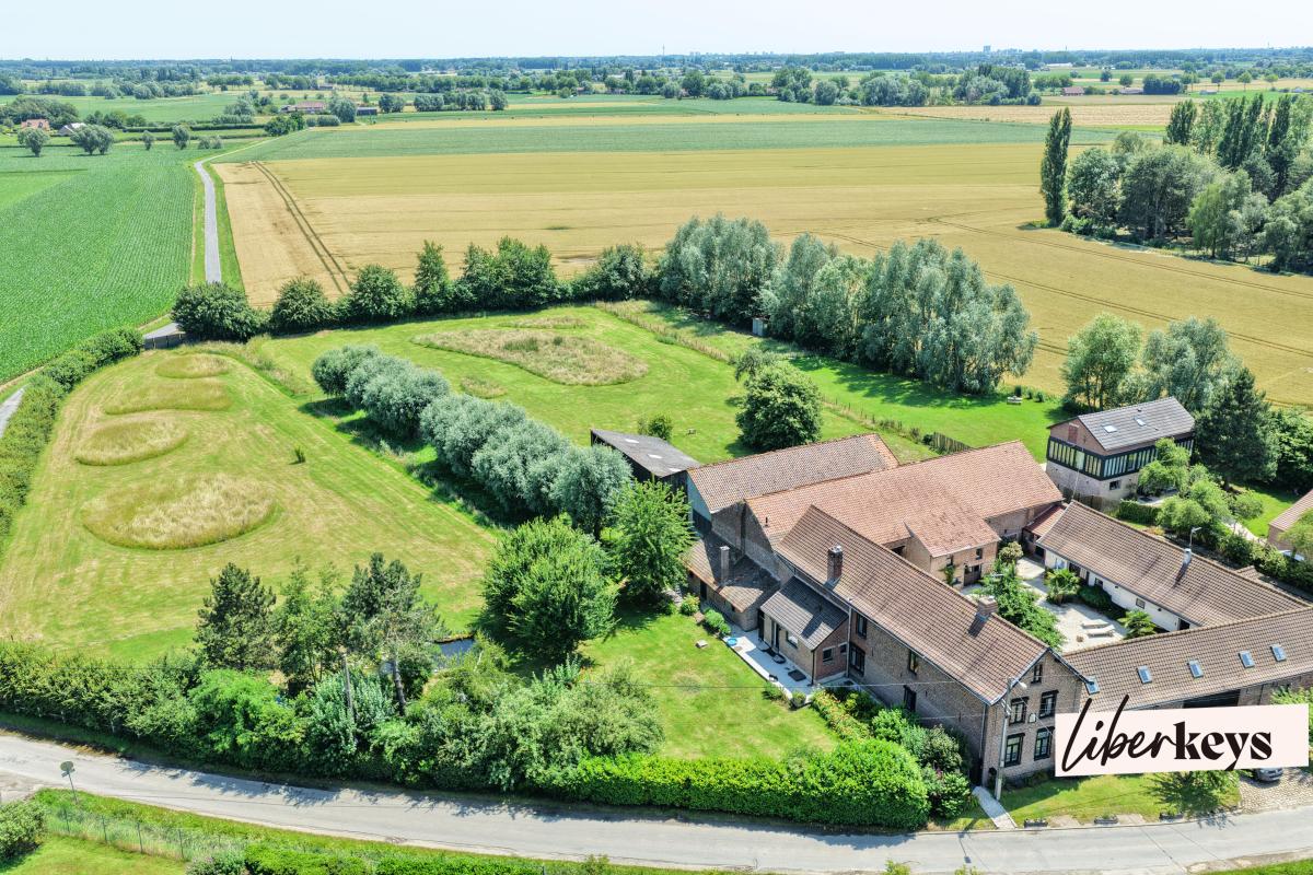 FERME AU CARRÉ RÉNOVÉE - 2 GÎTES - GRANGES