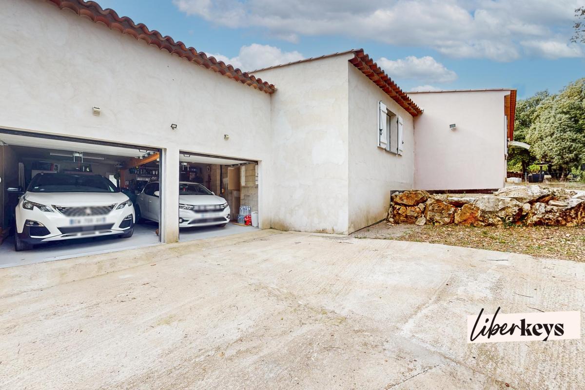 AMPUS (83) Maison de 134 m²  Garage double  sur 1200 m² de terrain plat, piscinable,  clôturé et arboré