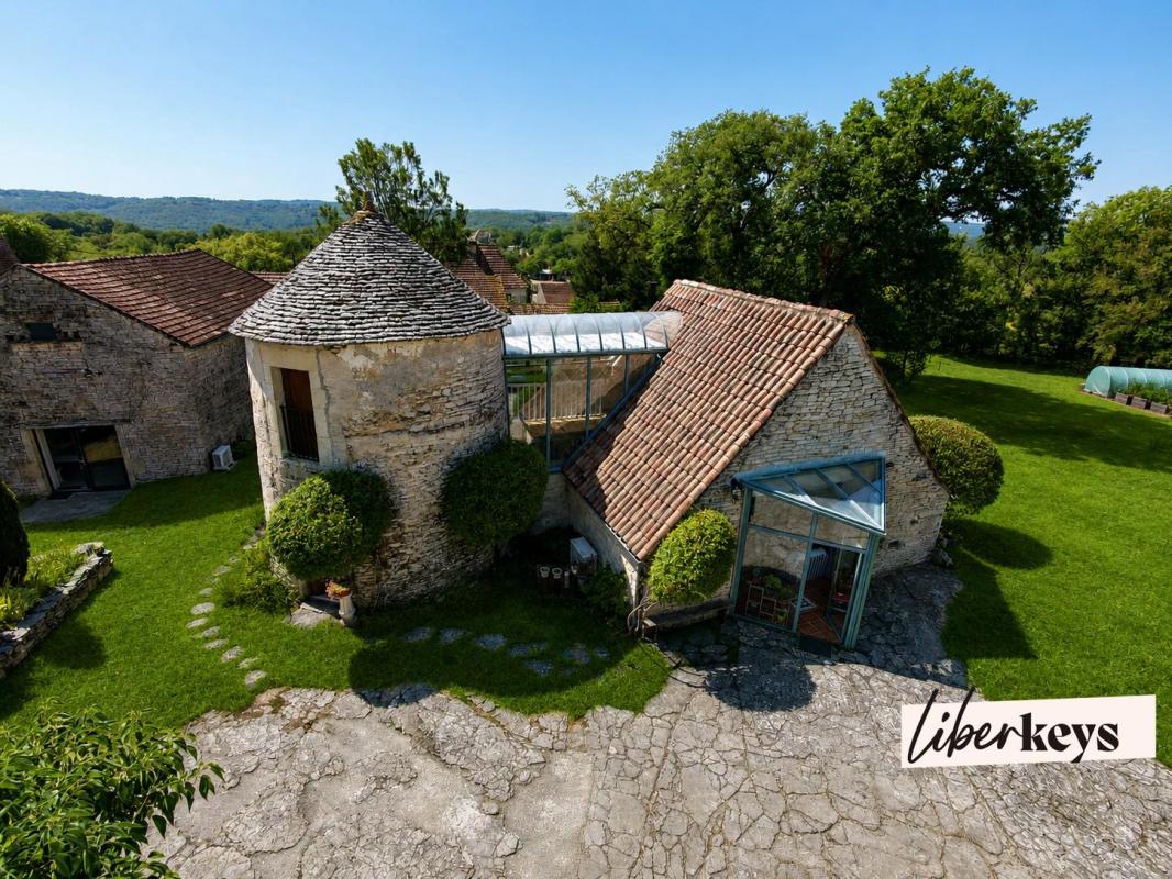 Belle propriété quercynoise du XIXe siècle avec pigeonnier, gîte indépendant, piscine et jardin nourricier – Catus (46150)