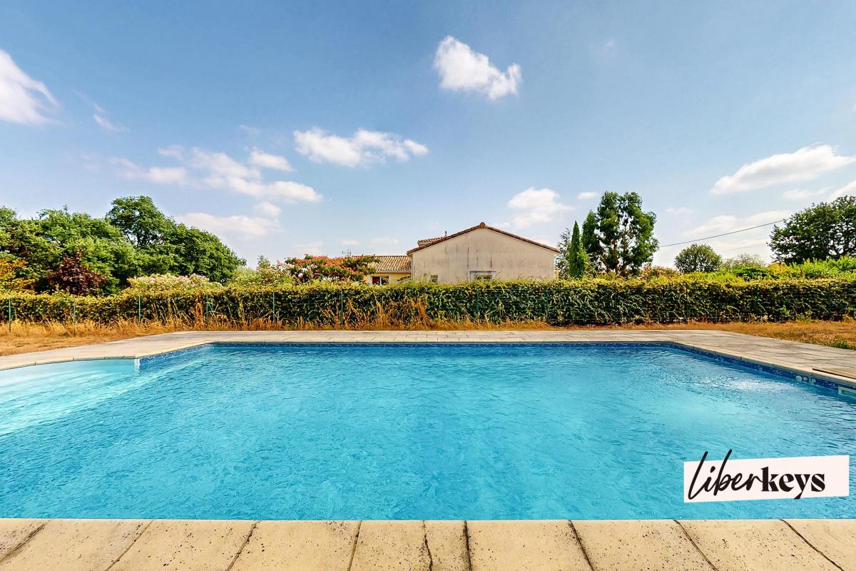 Maison ,terrasse, piscine, jardin