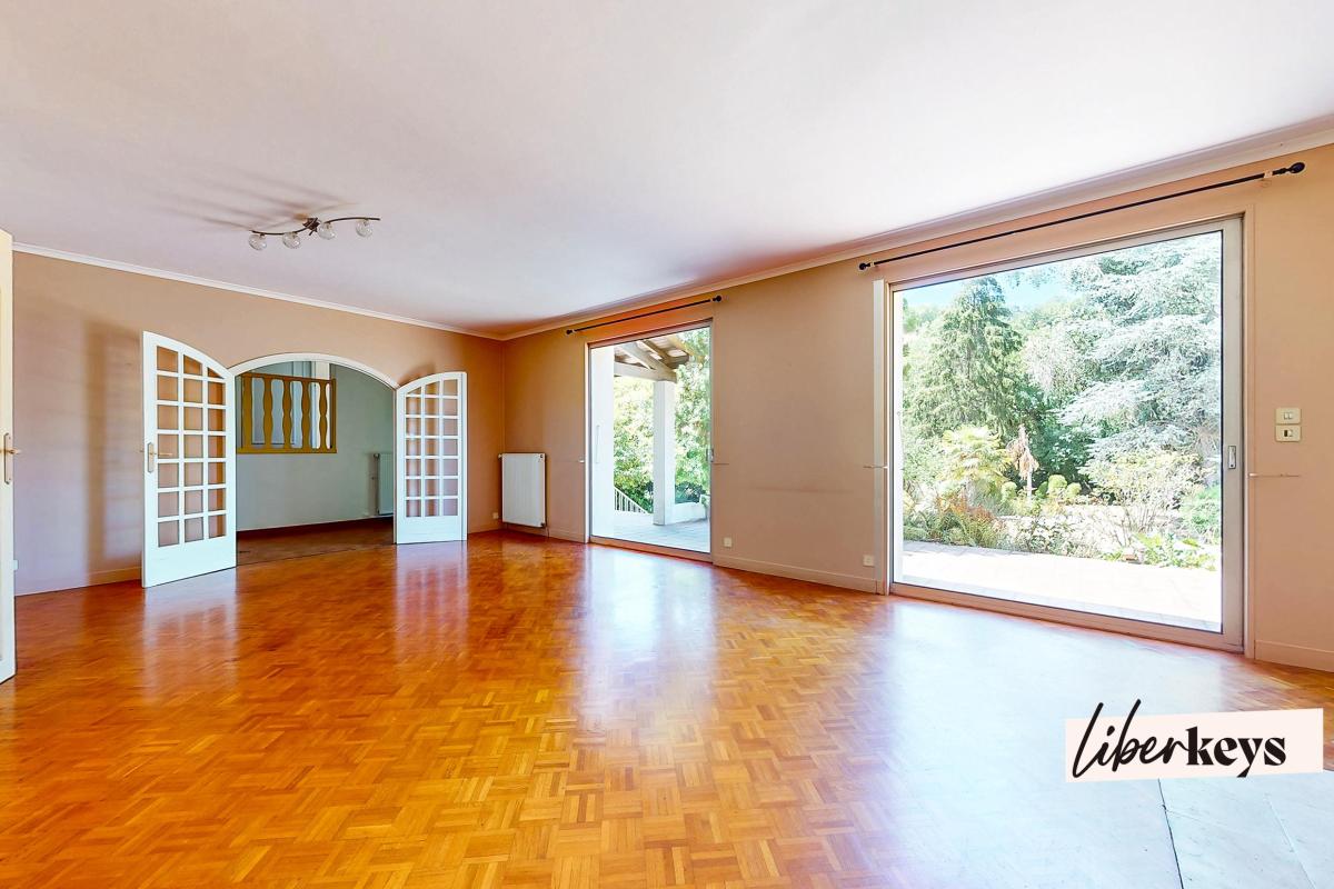Saint Georges de Luzençon une propriété familiale où l espace ne manque jamais !