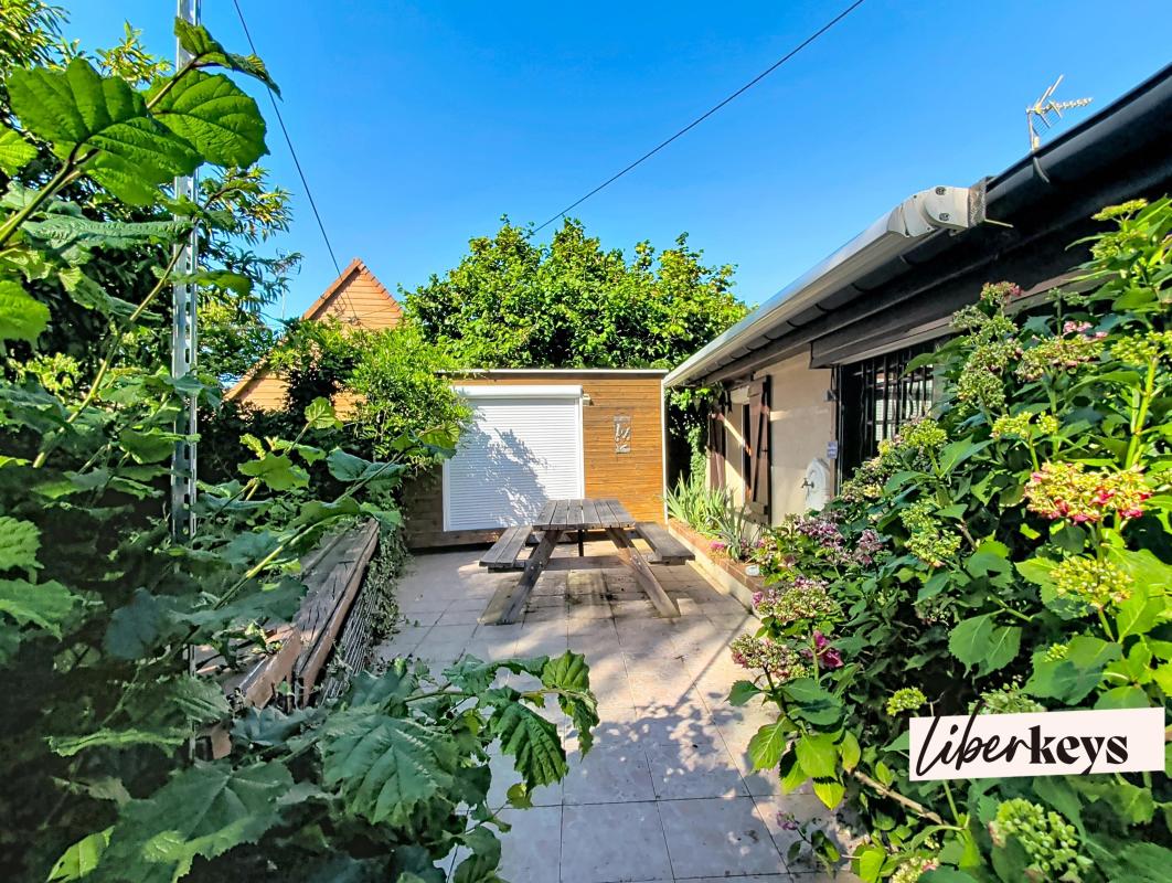 Maison de campagne située à BOURTH, 3 chambres, nombreux garages et remises sur terrain de 1024m2 clos et paysagé