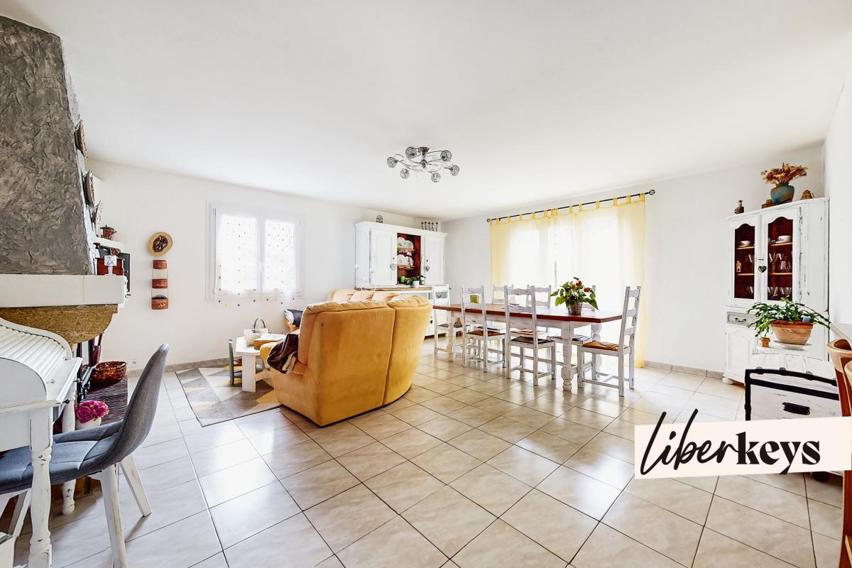 Maison de caractère (103m²) à Roquebrune-Sur-Argens - 3 chambres + 1 bureau - Avec piscine, garage et vue nature