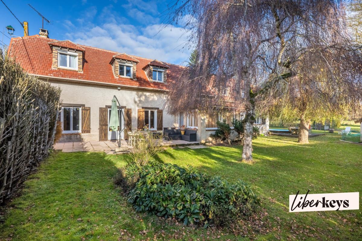 À 10 minutes de Houdan - Propriété familiale de 220 m2 - piscine et jardin arboré - 1883 m2 de Jardin
