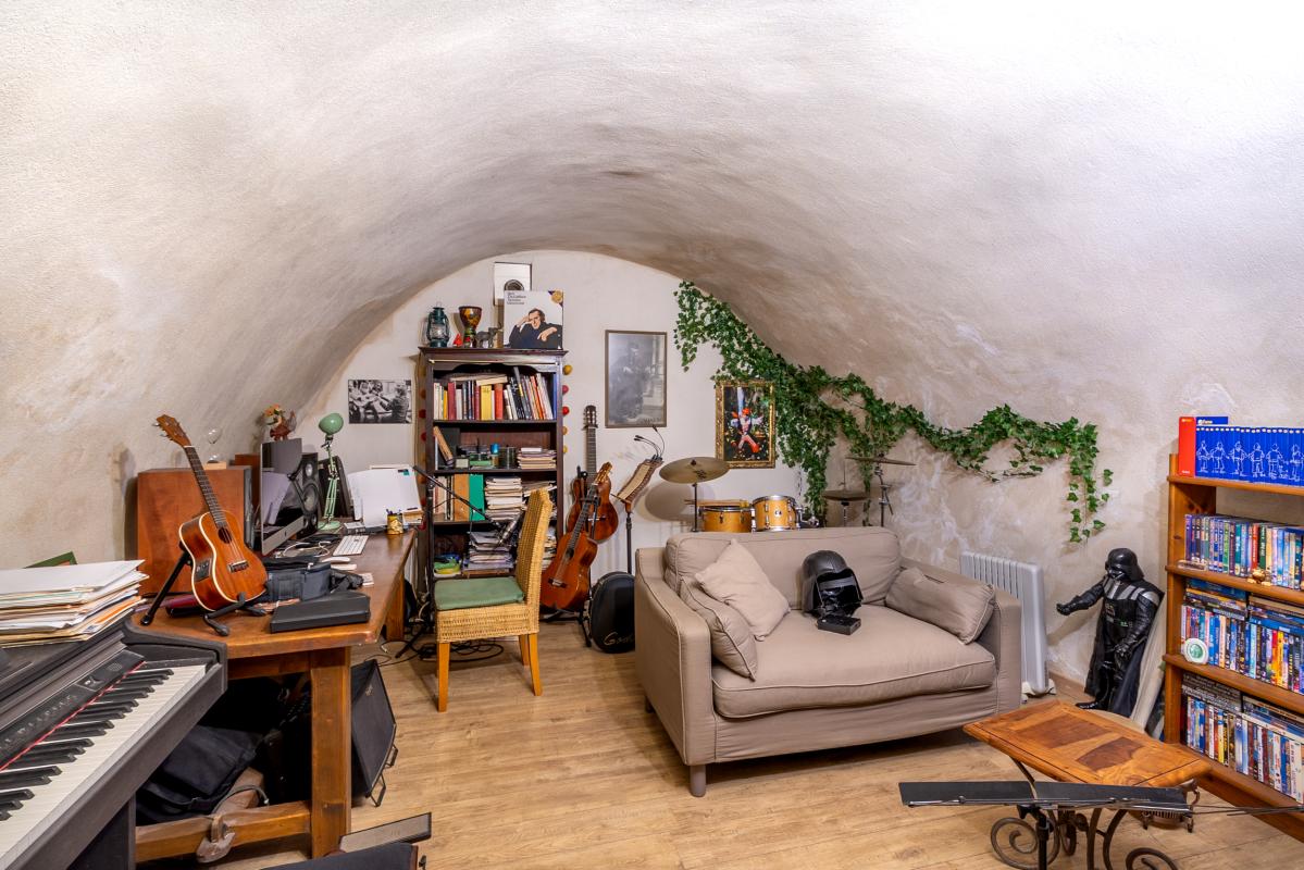Rare à Cuges-les Pins-Maison de village de caractère de 115 M2 avec terrasse de plus de 21M2