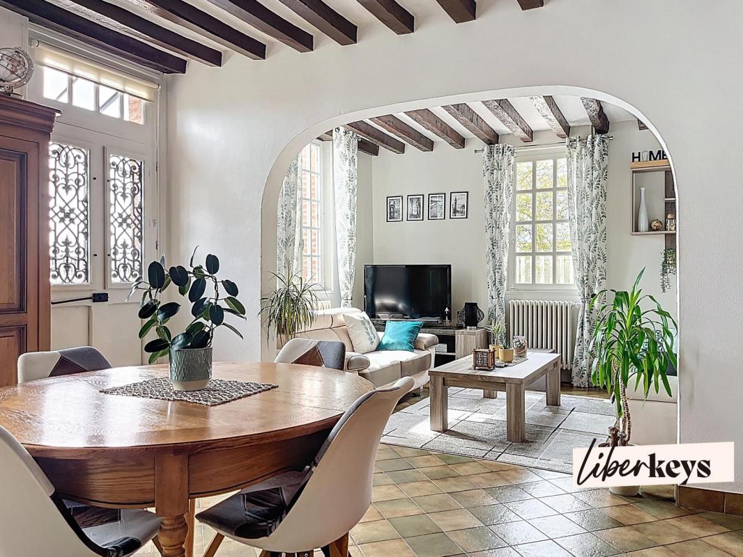 Maison 4 chambres avec vie de plain-pied, jardin et dépendances – La Guéroulde - Breteuil