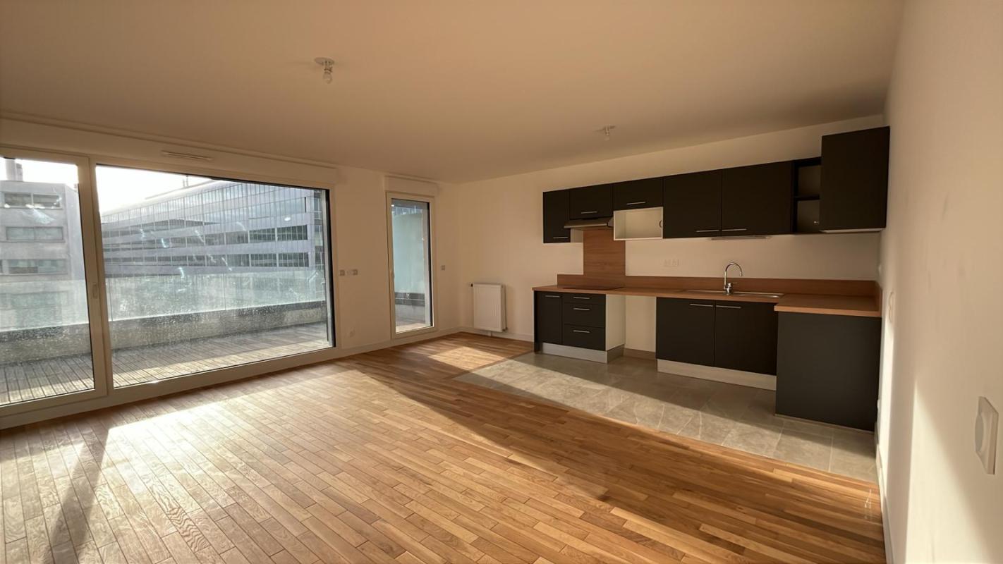 TRES BEAU T4 NEUF AVEC BALCON AU 4ème ETAGE - Miniature 2