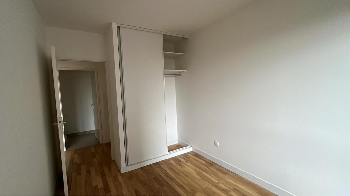 GRAND T3 NEUF AU 3ème ETAGE - Miniature 6