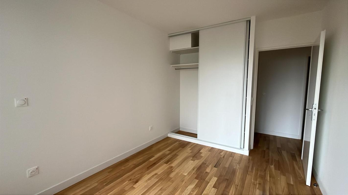 GRAND T3 NEUF AU 3ème ETAGE - Miniature 7
