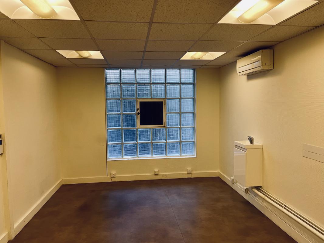 À LOUER – Local professionnel de 19,7 m2 dans un centre médical à Pantin (93500), photo 1 sur 12